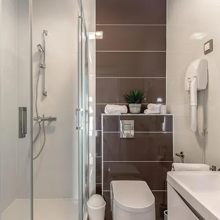 Apartman In With Kitchen