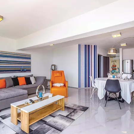 Apartman In With Kitchen *